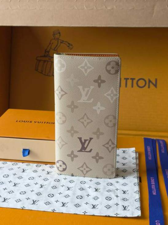 Picture of Louis Vuitton Wallets _SKUfw238757422fw